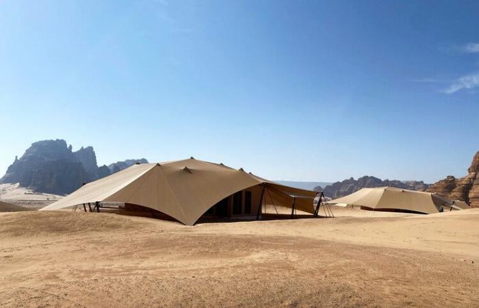 Architectural interventions in the desert: nature, minimal intervention and secluded luxury