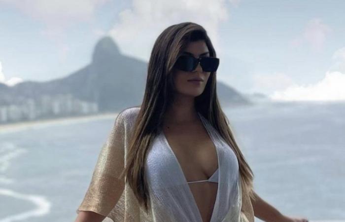 Sofia Sousa appears full of luxury and glamor in Brazil celebrating 35 years