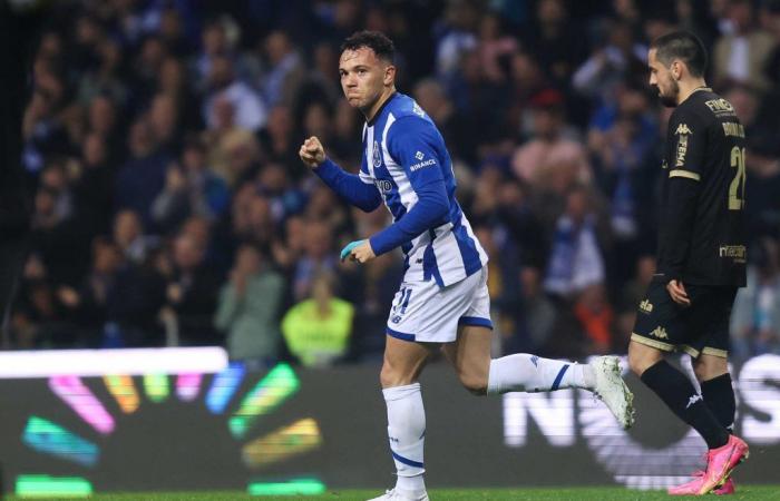 FC Porto takes three players to Canarinha