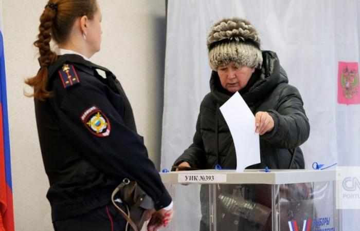 Russian military entering voting booths? “We apologize for publishing information that we were unable to verify 100%”