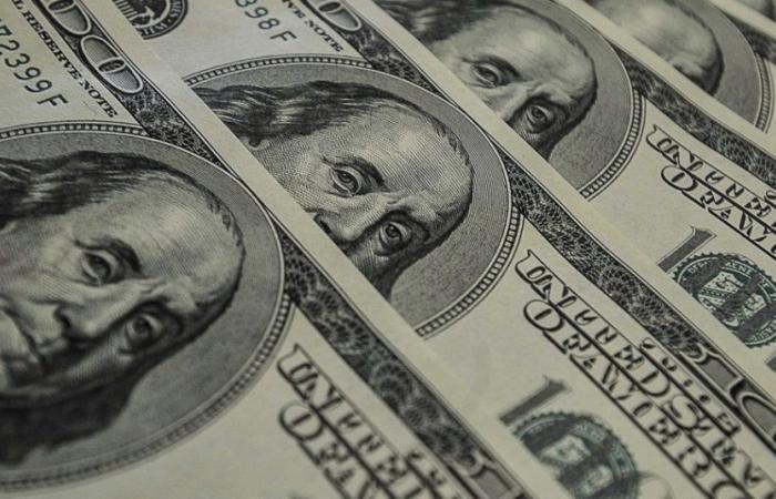 Dollar rises and exceeds R$5 for the first time since October