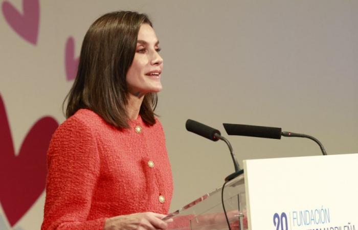 Letizia debuts ‘solidarity’ coat that she acquired two months ago