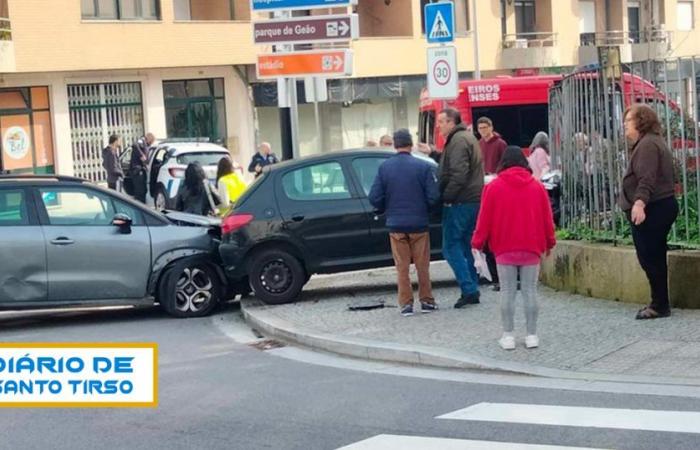Accident at the Tomaz Pelayo School intersection attracted the attention of onlookers