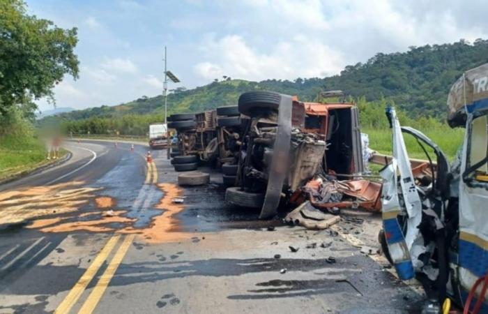 Accident between a truck and a van transporting patients leaves three injured in Sapucaia | South of Rio and Costa Verde