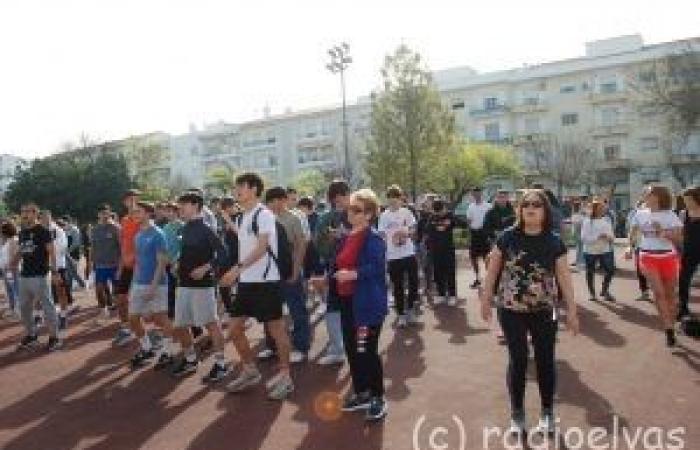 Around 200 participants in the Elvas High School Solidarity Walk