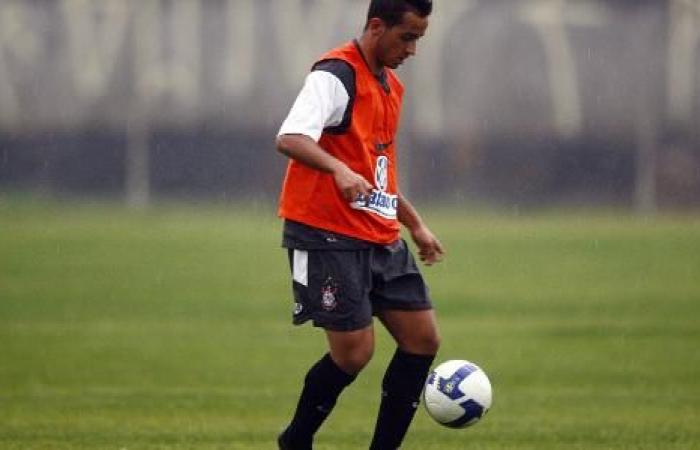 Ex-Corinthians juggles jobs after stopping due to doping: ‘It still hurts today’