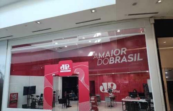 tudoradio.com | Jovem Pan FM debuts studio in a shopping mall in Joinville (SC)