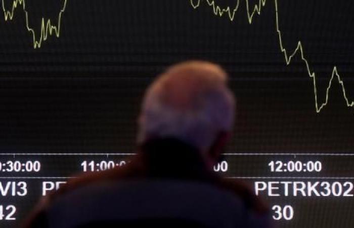 Stock market falls with Petrobras and interest rate cuts by the BC; dollar goes to R$ 4,979