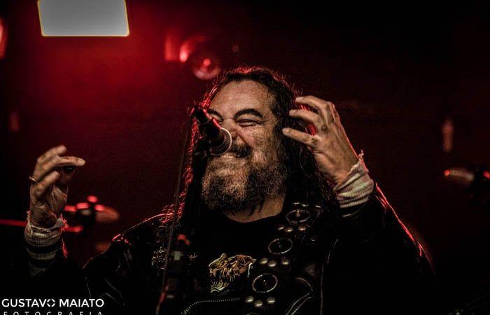 Max Cavalera is doing solos and using six-string guitars