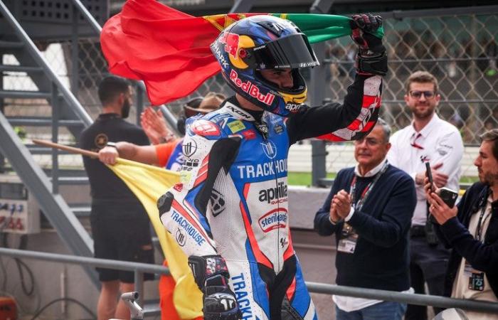 Miguel Oliveira with a “full heart” with support from the public in the Algarve