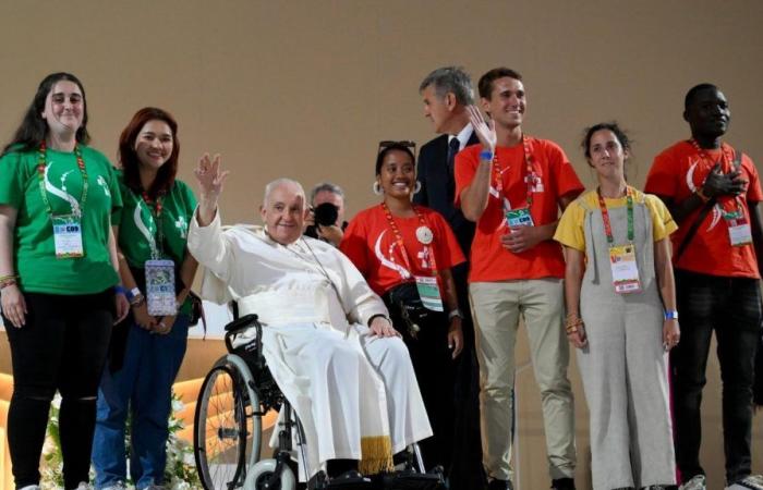 Pope to young people: you are the living hope of a Church on the path