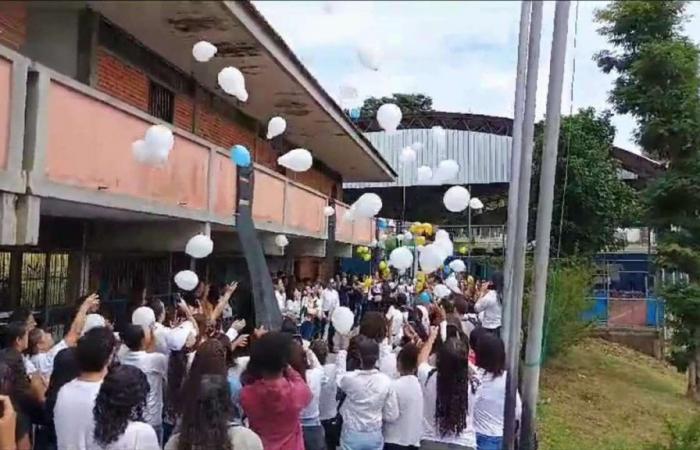 VIDEO: Students and teachers pay tribute to teacher who died in an accident on BR-267, in Juiz de Fora | Wood zone