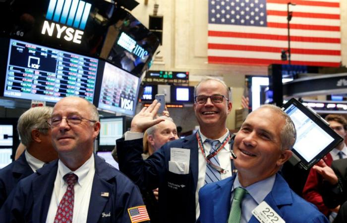 Wall Street opens in ‘green’. Shares of Trump’s company soar more than 50%