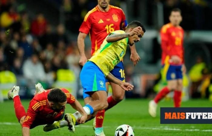 VIDEO: Galeno takes a penalty on his debut and Brazil draws with Spain