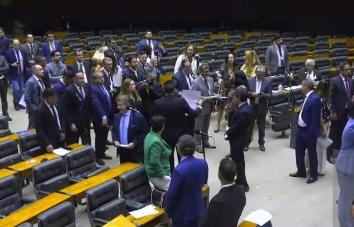 Deputies fight in the Chamber plenary after Bolsonaro’s provocation about Marielle’s death