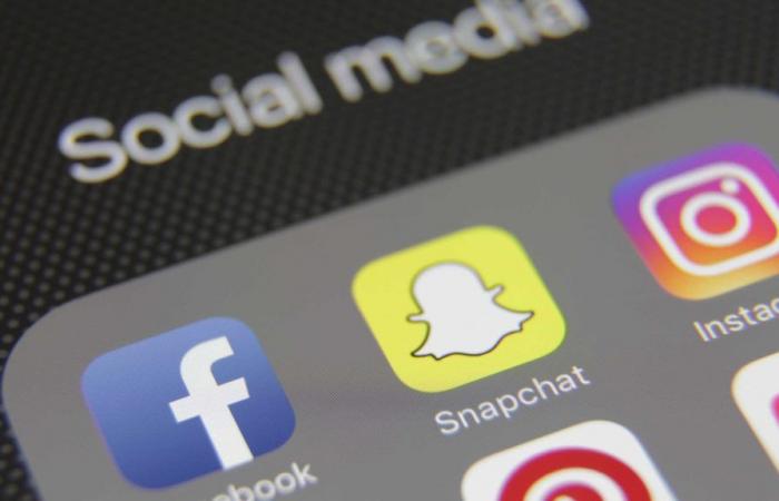 Social media accounts are prohibited for children under 14 in Florida