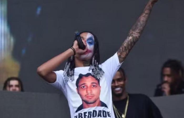 Rapper Oruam may have to explain to the police the tribute he paid to his father, Marcinho VP, during a show at Lollapalooza