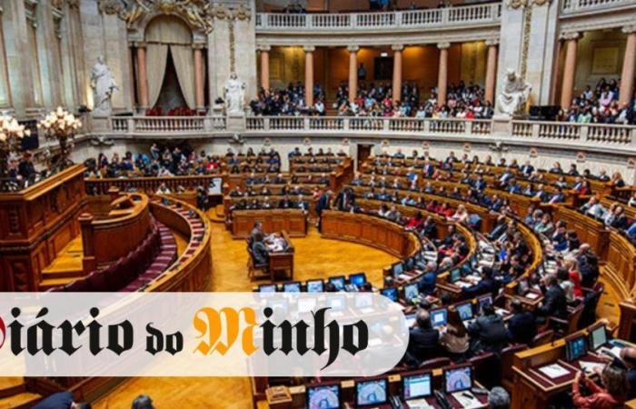 First session of the XVI legislature lasted about 10 minutes
