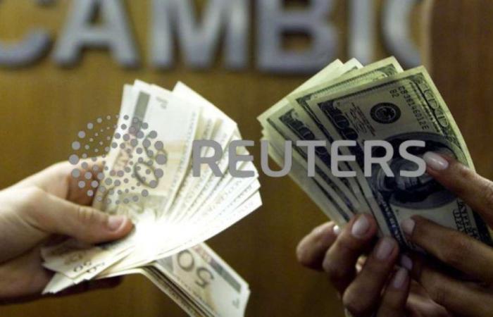 Dollar remains stable against the real in another day of frozen prices