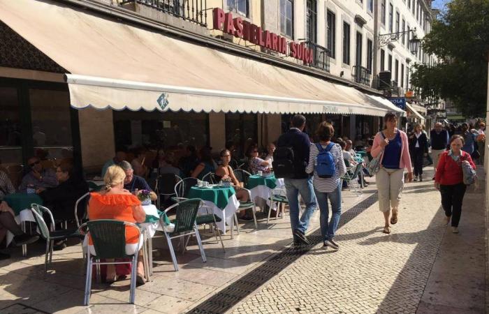 Swiss Pastry shop opens its doors again in Lisbon