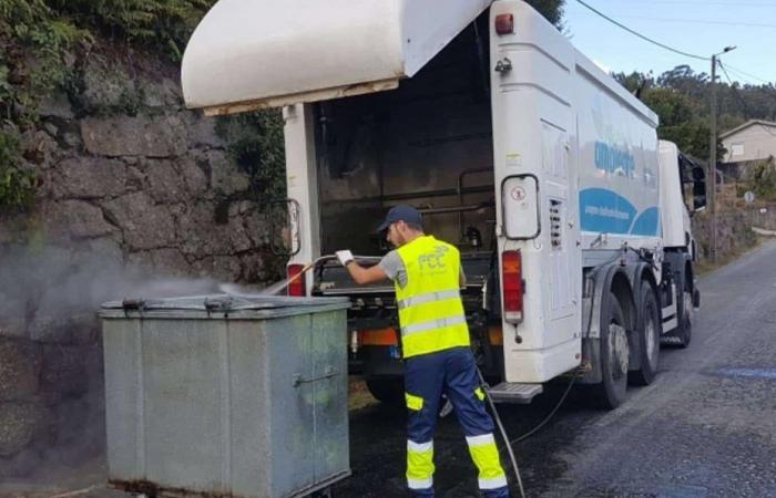 Garbage collection workers on strike during Easter in Marco de Canaveses