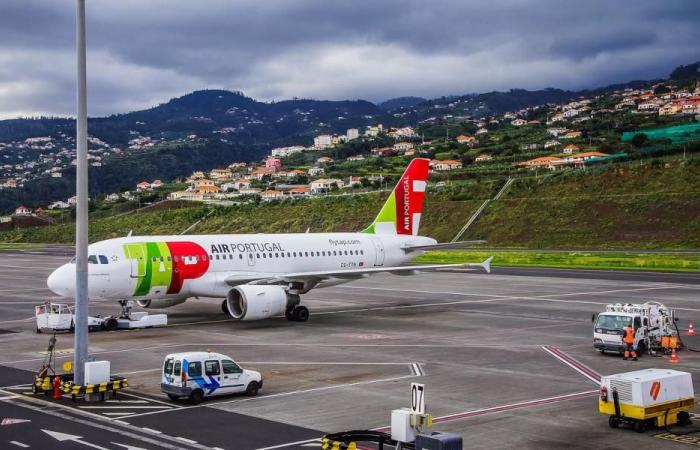 Bad weather causes delays and diversion of flights at Lisbon airport