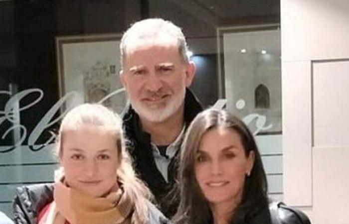 Reis Felipe and Letizia go out to dinner with Princess Leonor