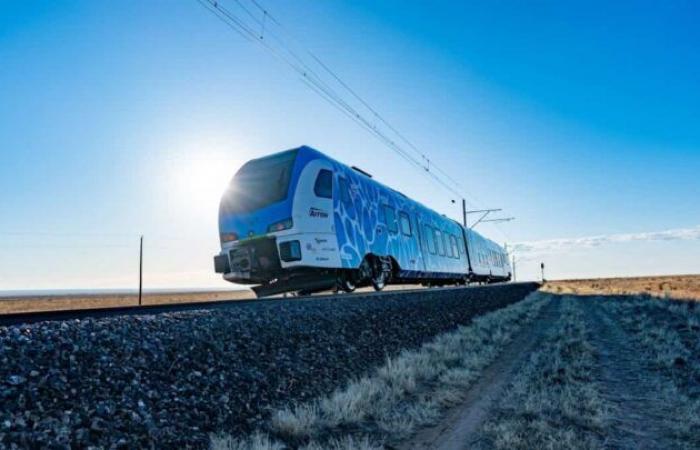 Hydrogen-powered train breaks record after around 2800 km without stops
