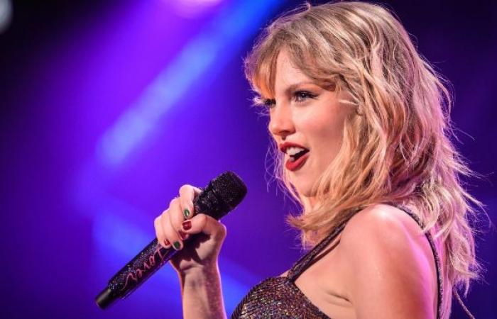 Taylor Swift achieves impressive record and tops half of the world’s best-selling vinyl records chart