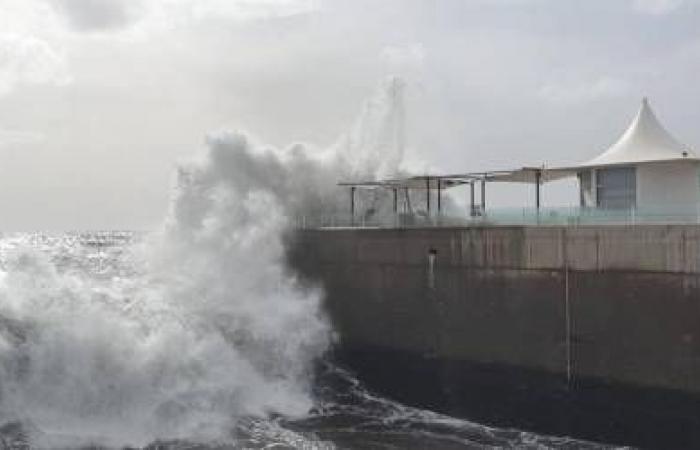 Funchal Captaincy extended warning of severe sea unrest