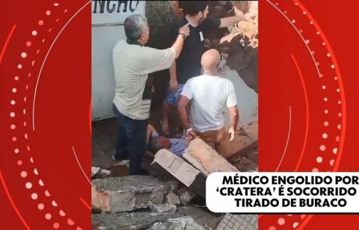 Videos show help and rescue of doctor ‘swallowed’ by crater in ES | South of ES
