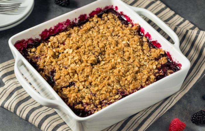 The healthiest and easiest crumble ever. Write down this recipe
