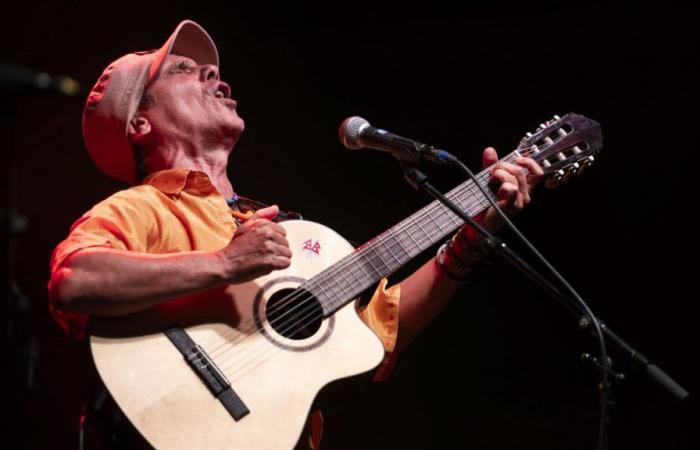 Manu Chao returns to Portugal for an acoustic concert at the Contrasta Festival