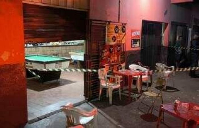 Two are arrested in investigation into murder in bar in the early hours of the morning – Interior