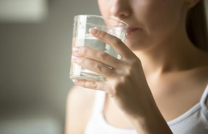 Does drinking water on an empty stomach bring more benefits to our health? | Health