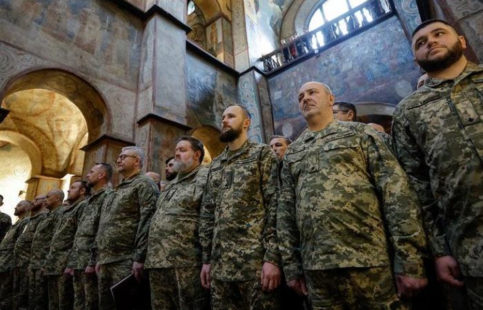 Ukraine lowers military mobilization age to strengthen defense capacity