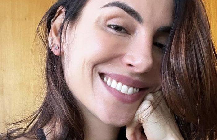 Pregnant Mel Fronckowiak shows off her discreet belly at the gym