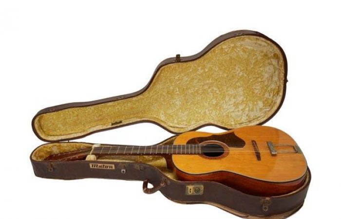 Beatles guitar forgotten for more than 50 years in an attic goes up for auction | Auction