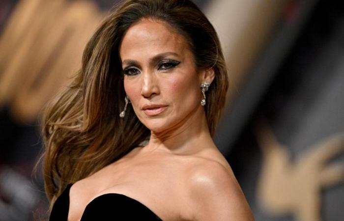 Jennifer Lopez stands out with a suitcase worth around 400 thousand euros