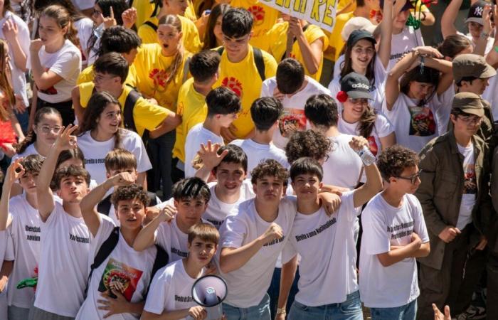 Four thousand young people marched for freedom in the streets of Barcelos