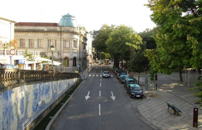 Streets in the city of Viseu with traffic blocked on 25 de Abril
