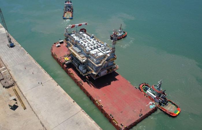 First Hai Long Offshore Substation Sets Sail for Taiwan Strait