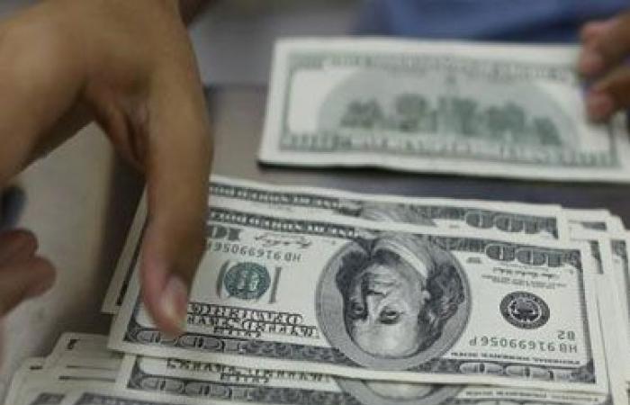 Dollar advances as quarterly US inflation data offsets weaker-than-expected GDP