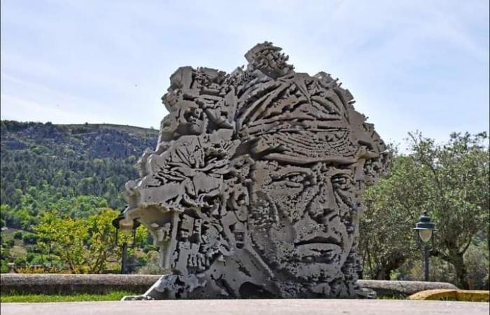 Castelo de Vide celebrates 50 years of April 25th with an evocative sculpture by Salgueiro Maia