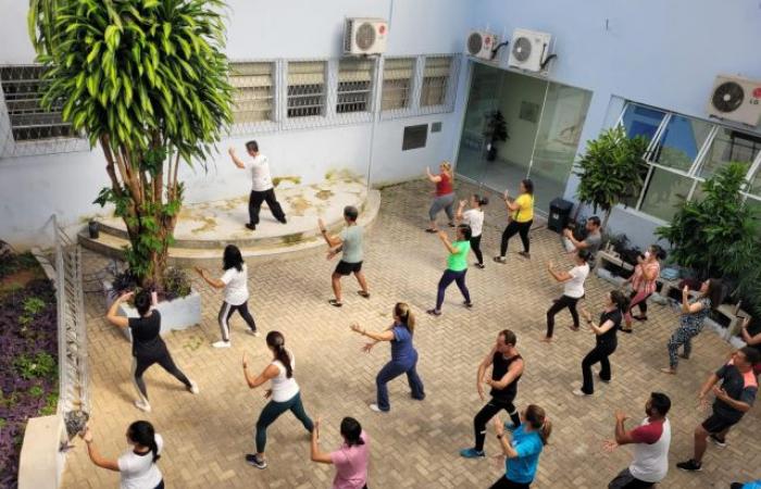 Course prepared by ESP-MG, SES-MG and IFMG trains professionals from Health Gym Centers to practice Tai Chi Chuan and Qi Gong