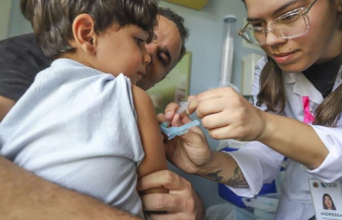 Parents praise vaccination against flu and covid-19 in schools in Curitiba