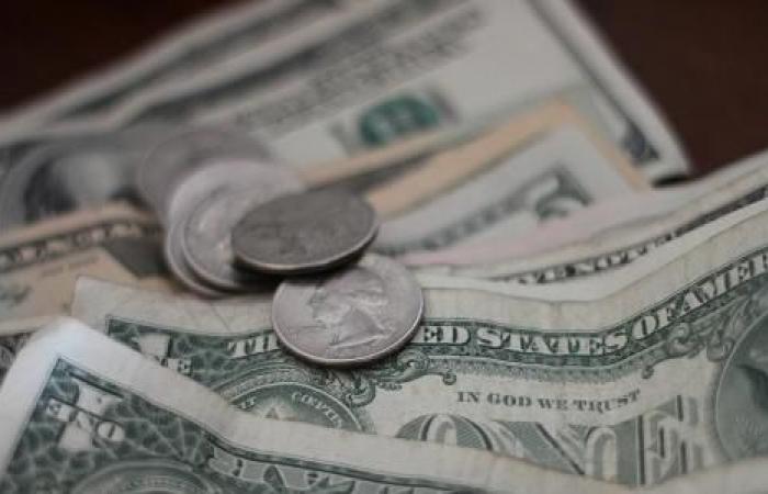 Dollar closes at R$5.116 after preview of inflation in Brazil; Stock market rises