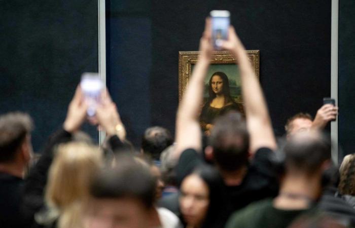 Louvre Museum studies improvement of Mona Lisa exhibition conditions