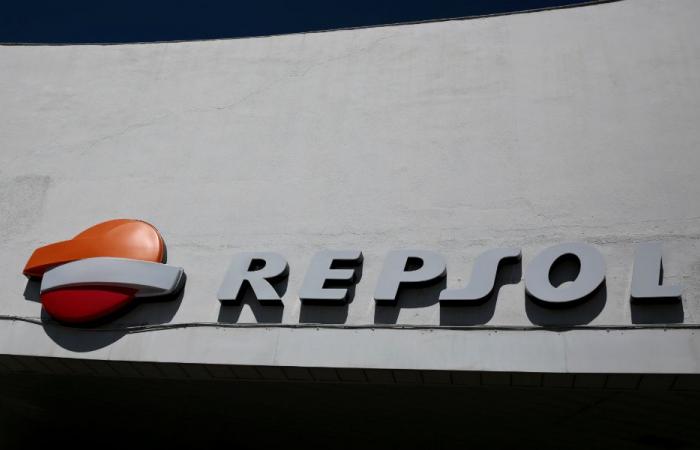 Repsol buys 40% of oil fields in Venezuela for 1.5 billion