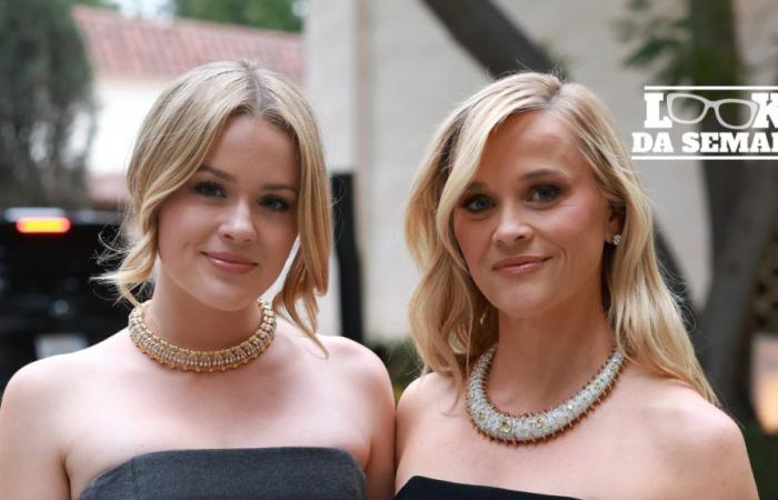 Like mother, like daughter. Reese Witherspoon and Ava wear strapless dresses